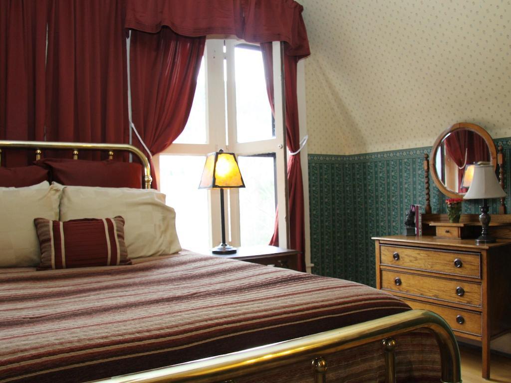 The Notchland Inn Bartlett Room photo