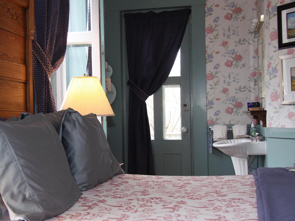 The Notchland Inn Bartlett Room photo