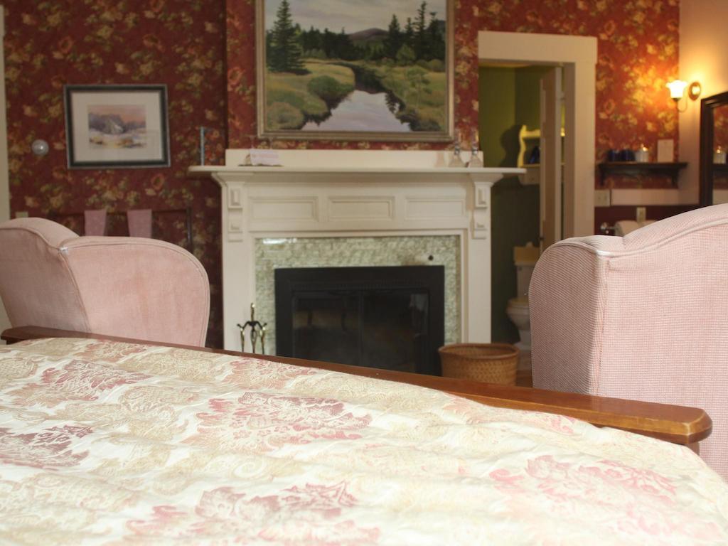 The Notchland Inn Bartlett Room photo