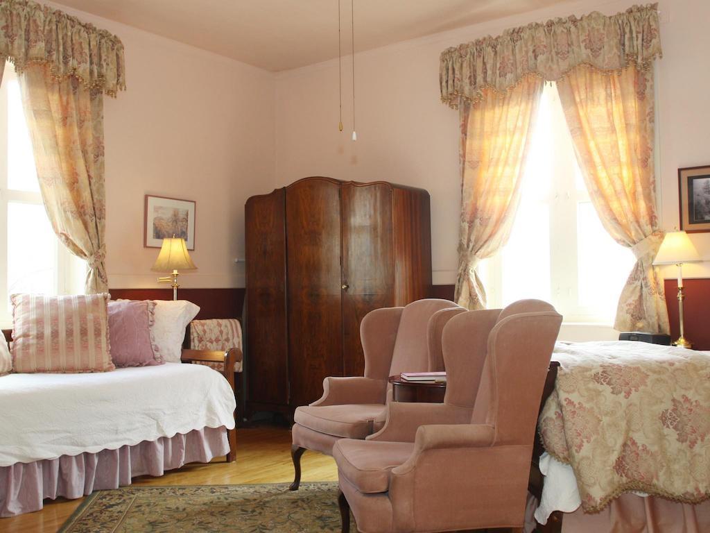 The Notchland Inn Bartlett Room photo