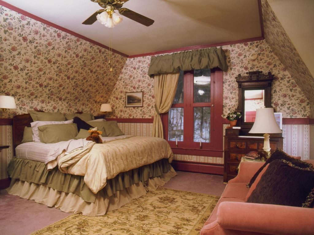 The Notchland Inn Bartlett Room photo