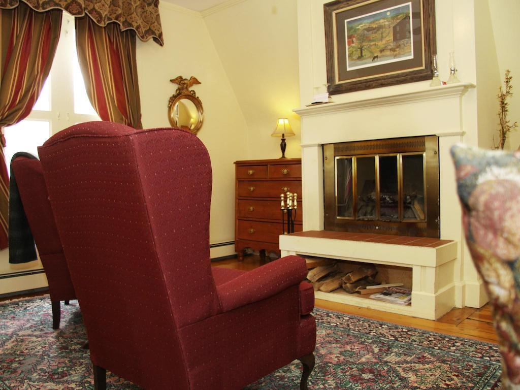 The Notchland Inn Bartlett Room photo
