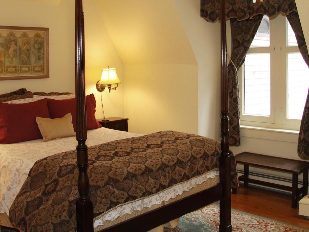 The Notchland Inn Bartlett Room photo