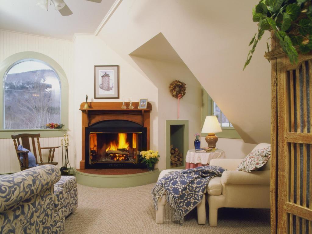 The Notchland Inn Bartlett Room photo