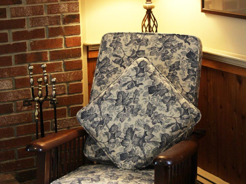 The Notchland Inn Bartlett Room photo