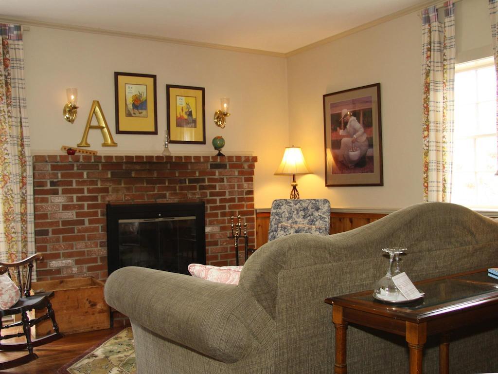 The Notchland Inn Bartlett Room photo