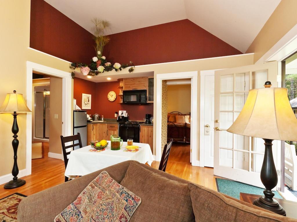 The Notchland Inn Bartlett Room photo