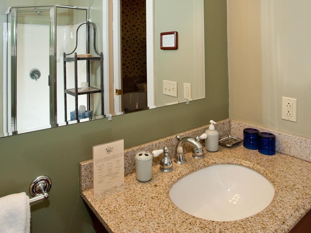 The Notchland Inn Bartlett Room photo